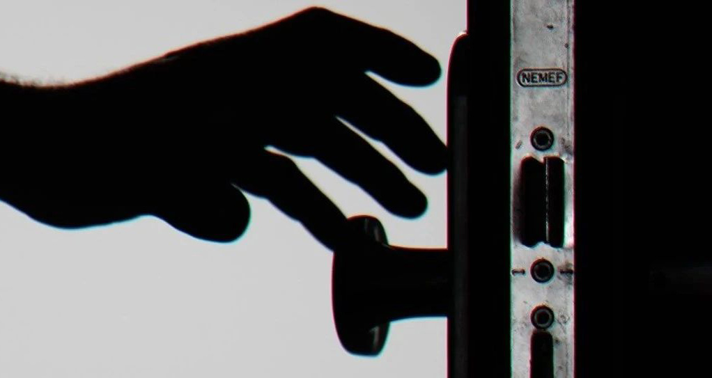 嚇人！不認(rèn)識的鄰居開了我家的門！