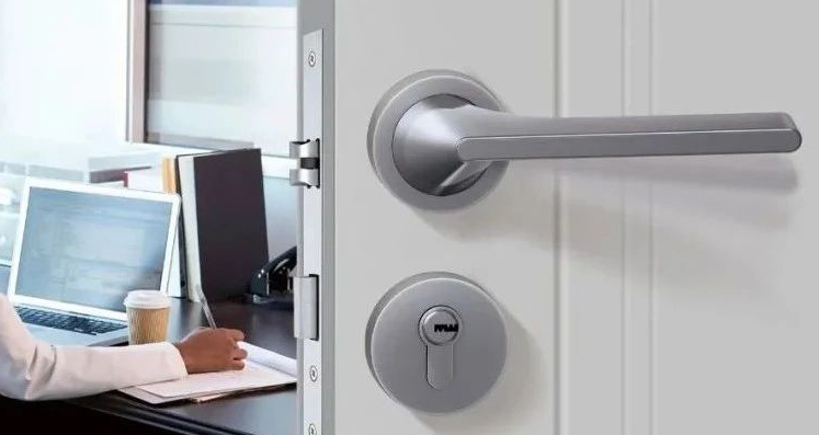 緩沖靜音門鎖，美學(xué)與實用并存，刻畫輕奢格調(diào)