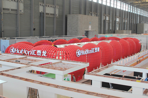 從展館頂上觀看，匯泰龍展館分外搶眼