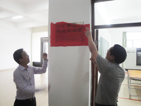 陳董、鄭校長為“匯泰龍實(shí)訓(xùn)基地