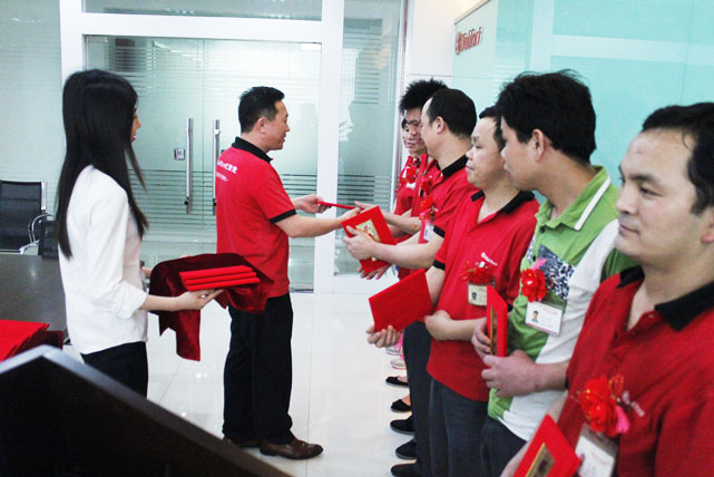 匯泰龍2014年第一季度優(yōu)秀員工表彰大會隆重舉行