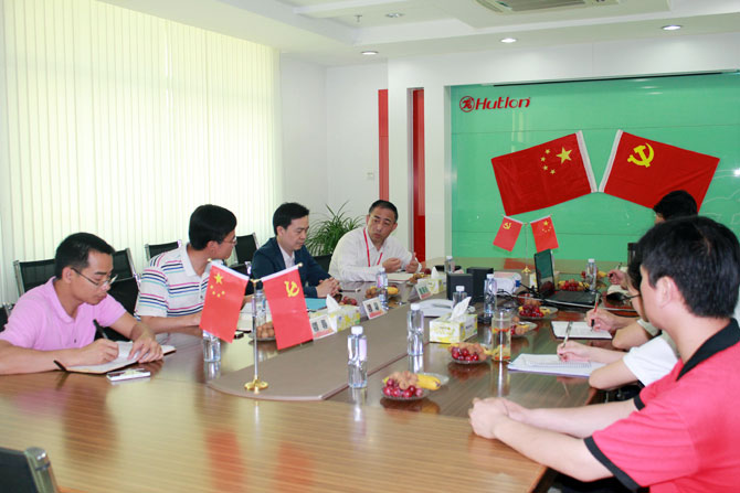 開(kāi)展黨的群眾路線教育實(shí)踐活動(dòng)會(huì)議現(xiàn)場(chǎng)