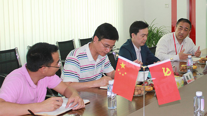 開(kāi)展黨的群眾路線教育實(shí)踐活動(dòng)會(huì)議現(xiàn)場(chǎng)