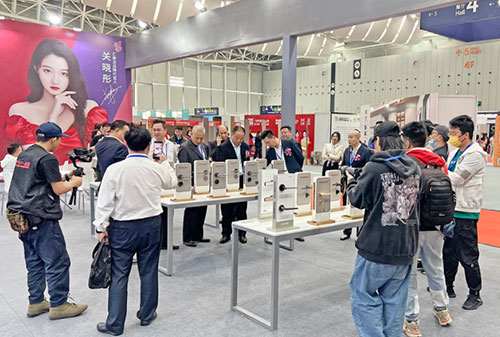 匯泰龍驚艷亮相佛山門窗博覽會暨定制家居博覽會！